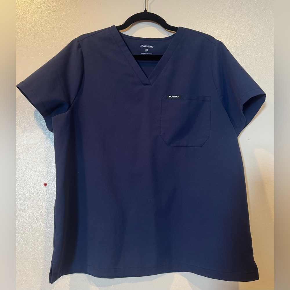 Jaanuu Women’s Athena Slim Essential 1-Pocket Scrub Top Midnight Navy Size Large